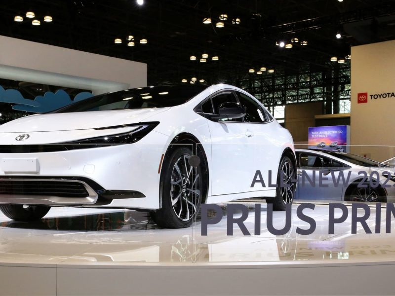 Toyota to invest $912 million in U.S. plants to up hybrid production