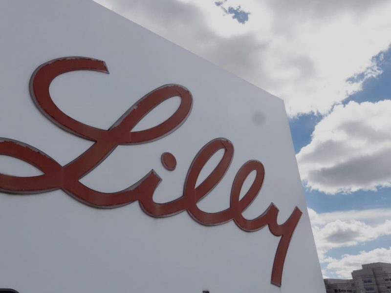 Eli Lilly hits $1 trillion market value, first for health care company