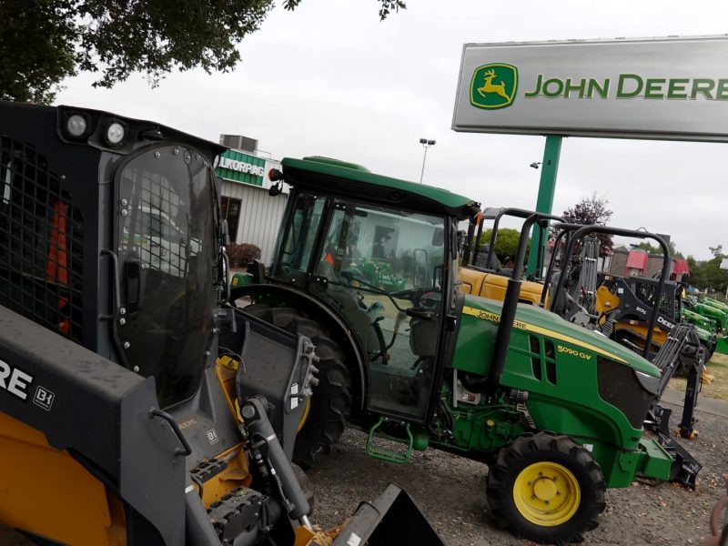 Stocks making the biggest moves premarket: DE, DELL, HPQ, ADSK