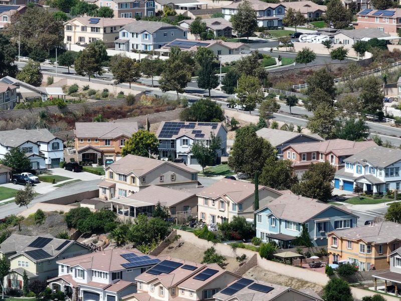 More home sellers are taking listings off the market, Redfin says