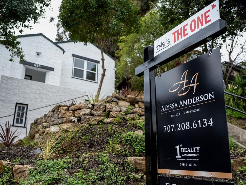 Homebuyers make a last gasp effort before the holidays, but interest rates offer little incentive