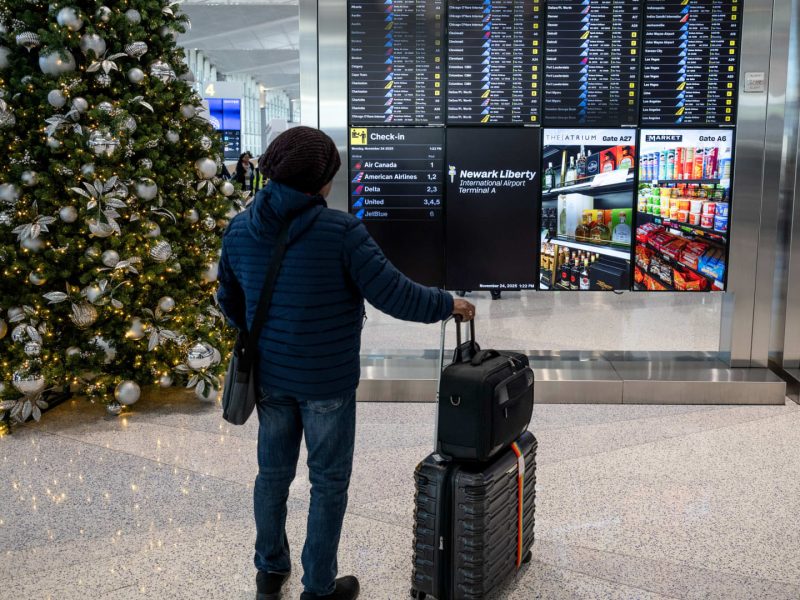 Airlines waive change fees ahead of winter storm