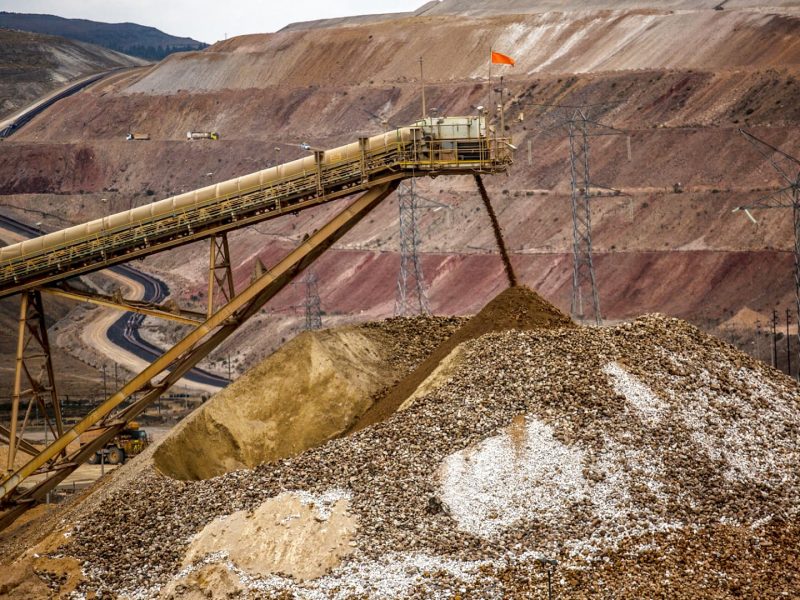 Stocks making the biggest moves midday: NEM, AAPL, SNDK, DECK