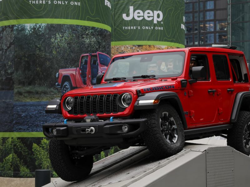 Stellantis scraps Jeep, Chrysler PHEVs amid EV slowdown, recall