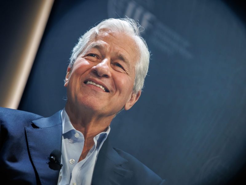 JPMorgan Chase reaches deal to become Apple credit card issuer, source says