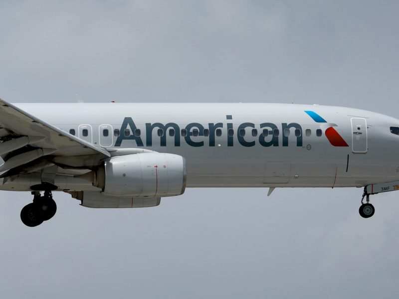 American Airlines keeps frequent flyer status requirements the same