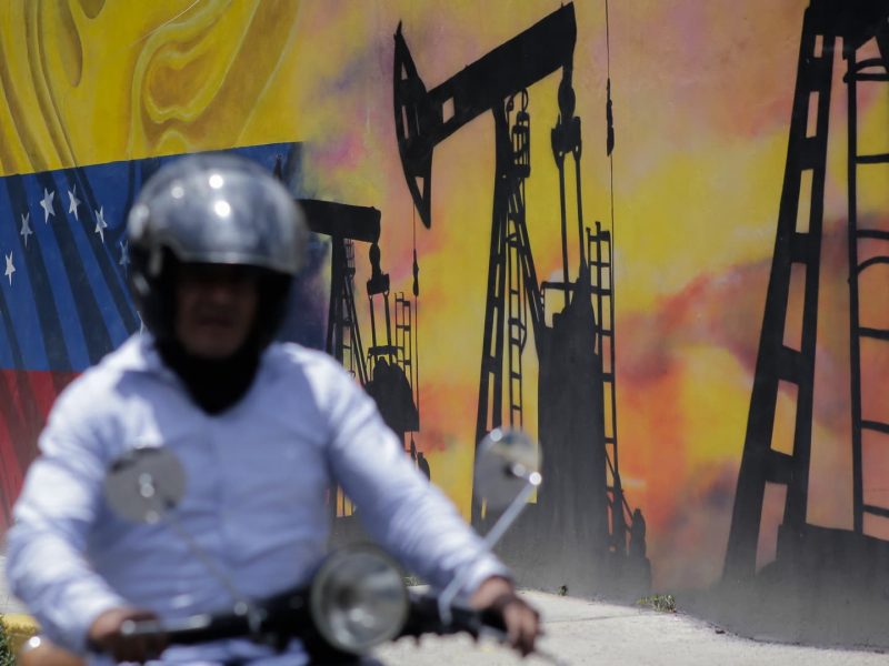 Oil sales from Venezuela to continue indefinitely and U.S. sanctions will be reduced, sources say
