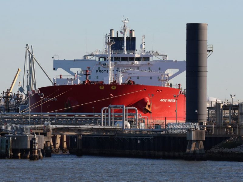 U.S. getting 30% higher price for Venezuela oil says energy chief