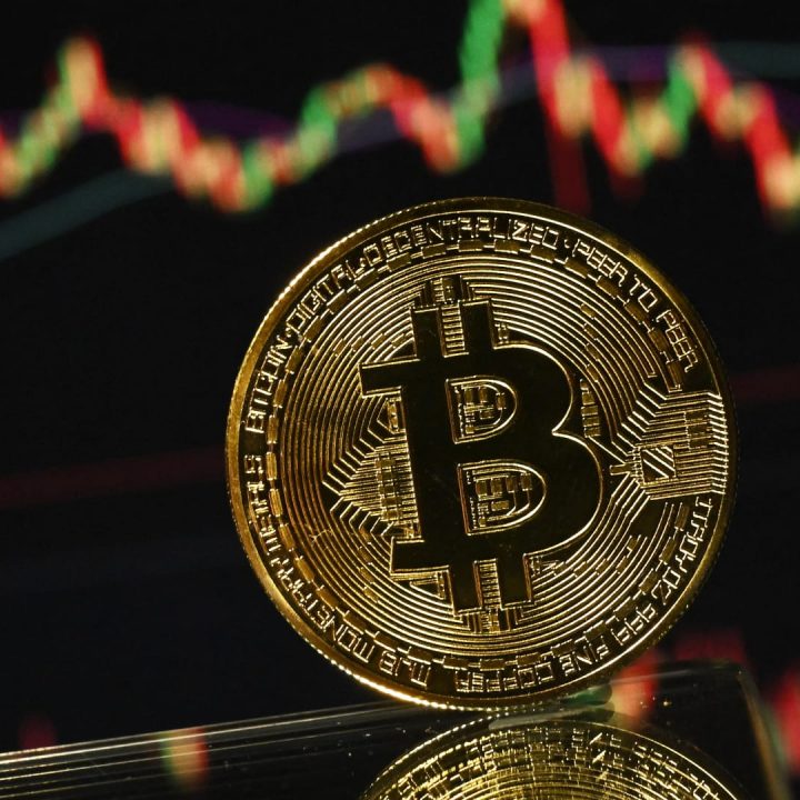 Bitcoin briefly breaks below $73,000 to lowest since November 2024 as heavy selling resumes