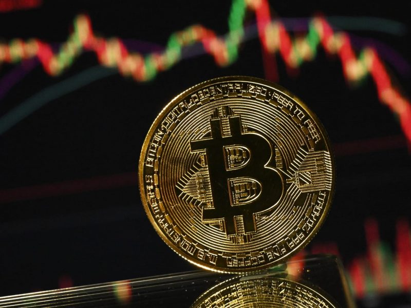 Bitcoin briefly breaks below $73,000 to lowest since November 2024 as heavy selling resumes