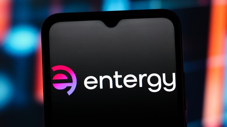 This sector is roaring to start 2026. Wall Street likes these dividend payers