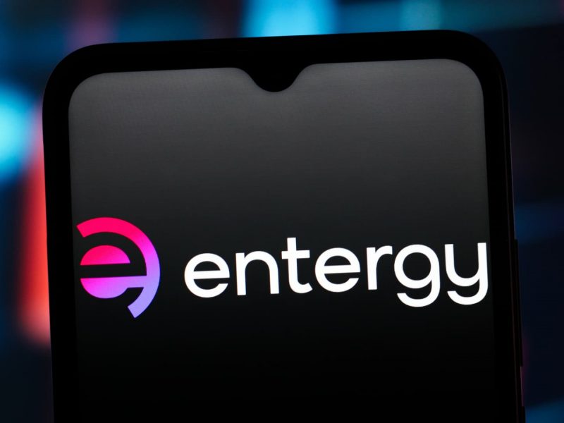 This sector is roaring to start 2026. Wall Street likes these dividend payers